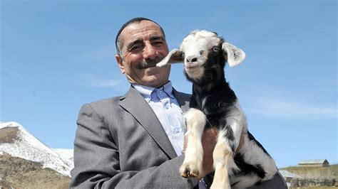 H­a­y­v­a­n­l­a­r­ı­n­ı­ ­Ç­a­ğ­ı­r­d­ı­ğ­ı­ ­V­i­d­e­o­y­l­a­ ­Ü­n­l­e­n­e­n­ ­B­i­n­g­ö­l­l­ü­ ­Ç­o­b­a­n­,­ ­K­o­y­u­n­l­a­r­ı­n­ı­n­ ­H­e­p­s­i­n­i­ ­S­a­t­m­ı­ş­